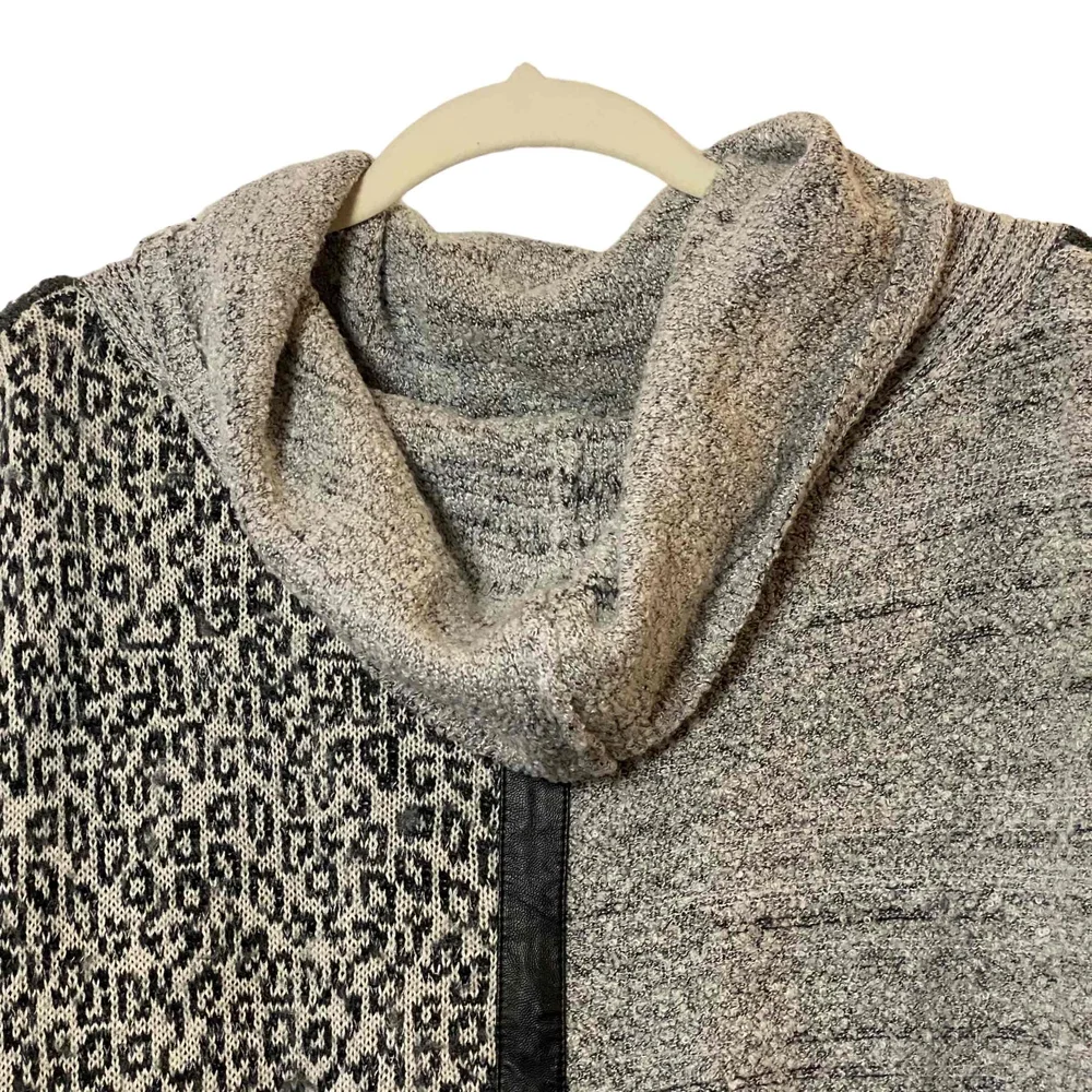 Curio New York Womens Black Gray Patchwork Poncho Style Sweater‎ Size M